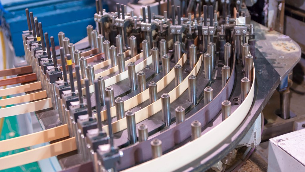 Woodlore uses both linear and contour edgebanding equipment